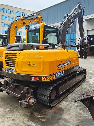 hot sale JingGong 8 tons crawler excavator with sleepr changer for railway maintenance