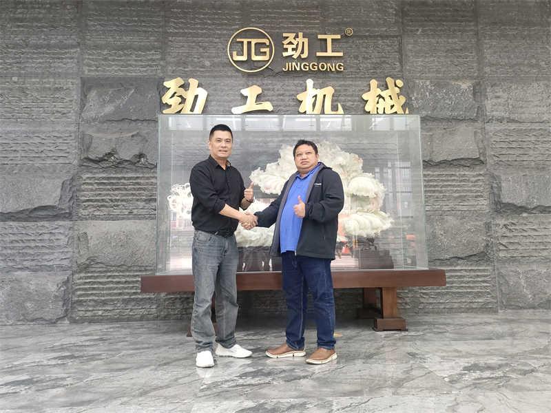 Welcome Customers From Indonesia To Visit Our Factory For Business Discussions.