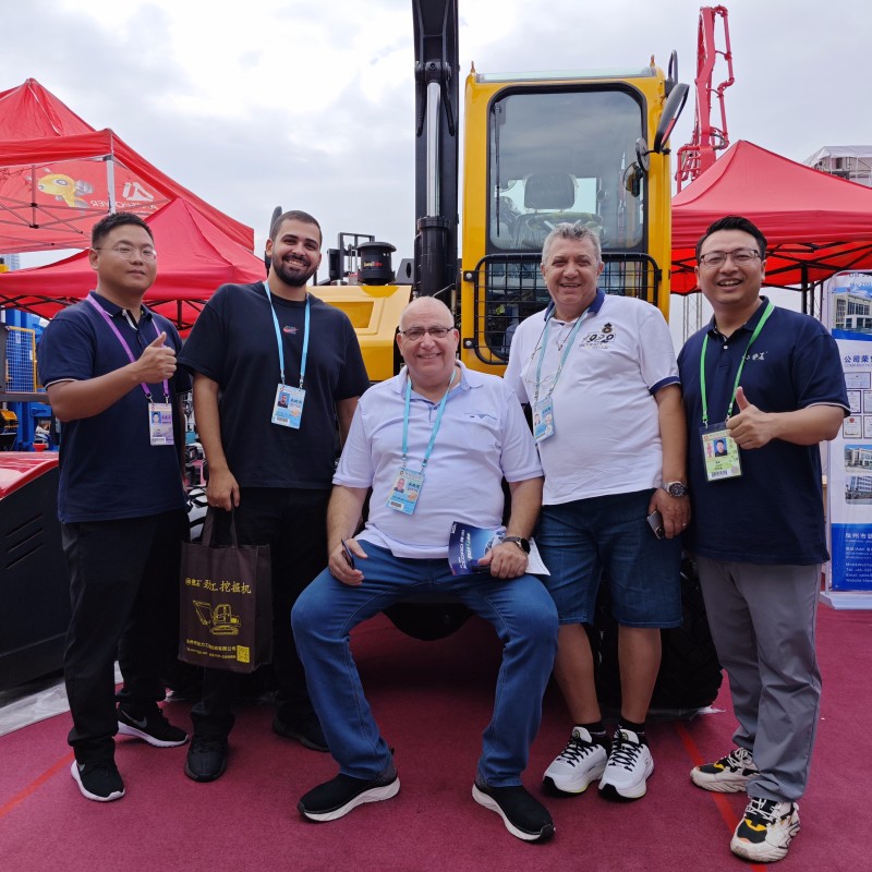 China Guangzhou Import and Export Fair JG Excavator Equipment Exhibition Day 3