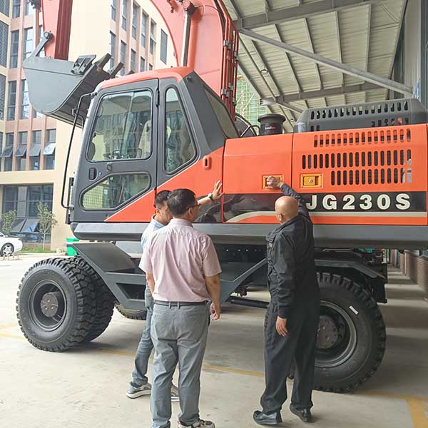 Jinggong Excavator Factory Extends a Warm Welcome to Saudi Arabian Clients