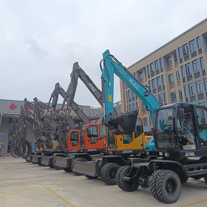 Wheeled excavator loading is about to be sent to Qatar