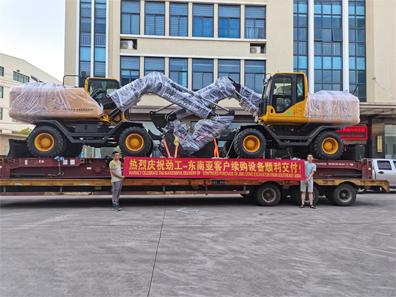 12-ton automatic wheeled excavator across the ocean!