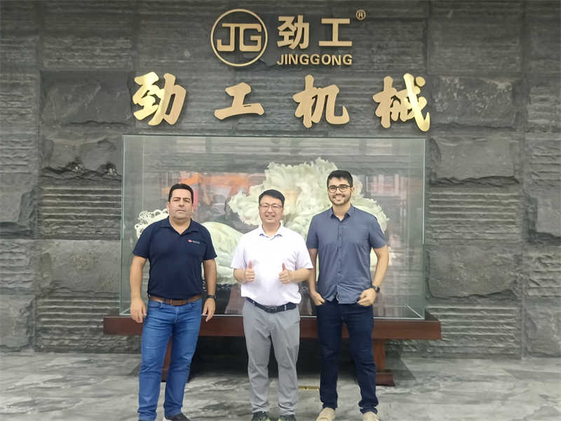 Customers From Brazil Visit Our Factory With The Intention Of Railway Machinery