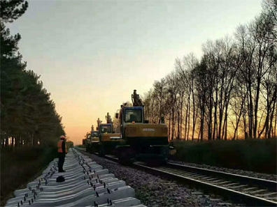 Hundreds of JG-80L railway maintenance machines are stationed in Xinjiang